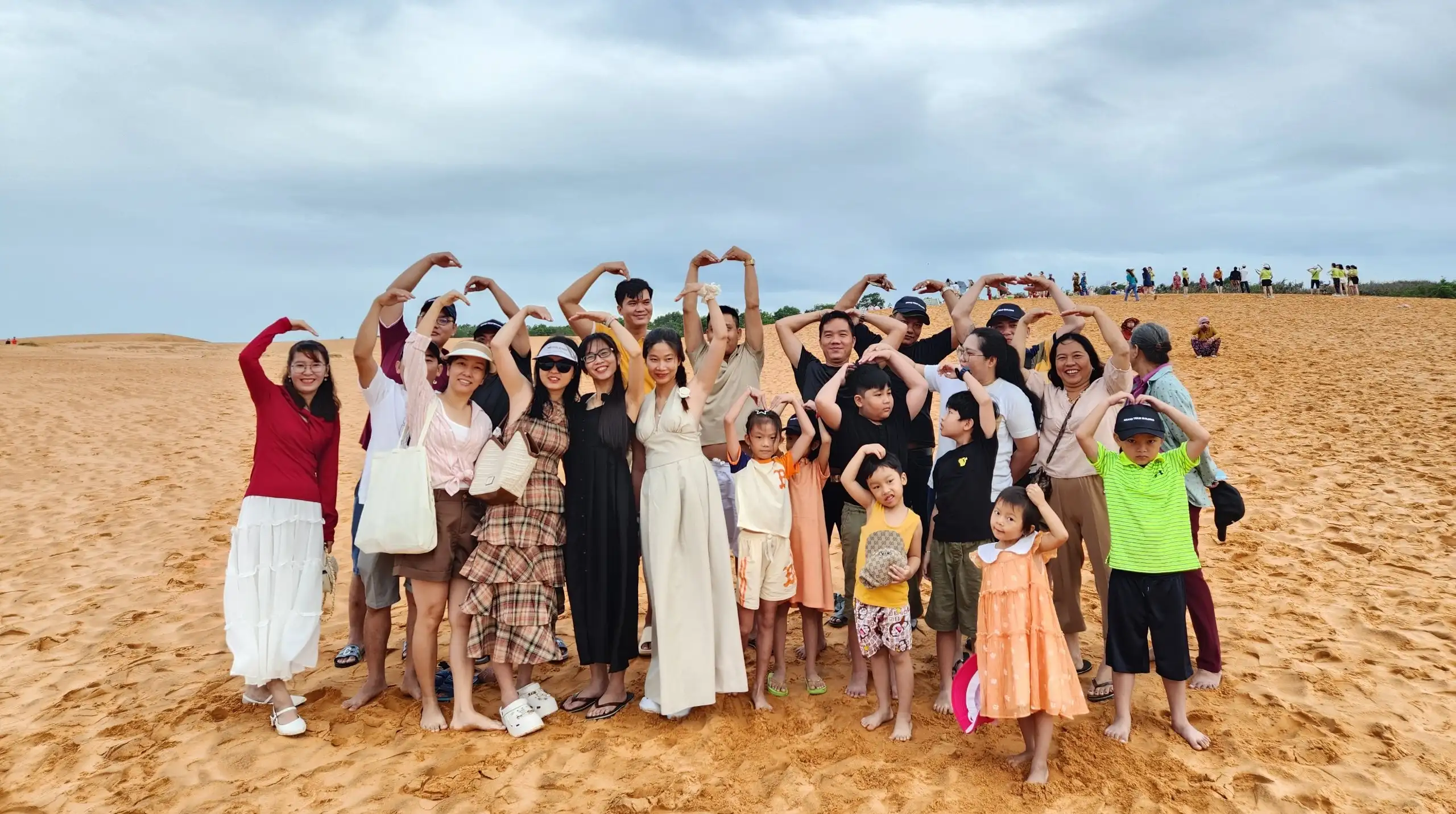 Cùng nhau chinh phục đồi cát trắng tuyệt đẹp - Bàu Trắng